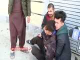 نوای غم انگیز «مادر بلند شو» از زبان کودکان بینوا در انفجار اخیر کابل