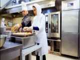 فر کامبی بروج همکار جدید سرآشپز در آشپزخانه مدرسه ایران فرانسه