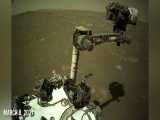 مریخ نورد استقامت حین بررسی بازوی رباتیک