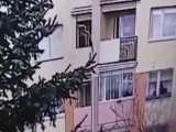 جوان 26 ساله لهستانی، مادر بزرگ خود را از پنجره بالکن بیرون انداخت :(
