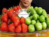 چالش خوردن گوجه سبز ، توت فرنگی / چالش غذا خوری / مستر پومبا