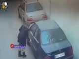 دزدی از خودرو توسط دختر جوان در چند ثانیه