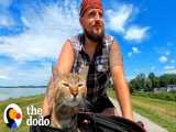 دوچرخه سوار جهانگردی که دو سال با یک گربه به کل دنیا سفر کرد | دودو (قسمت 244)