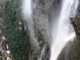 آبشار وارونه که آبش به سمت بالا می‌رود ⛲