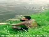 صحنه ای هولناک ، حمله تمساح به عکاس- حمله حیوانات ب انسان
