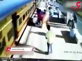 فیلم لحظه گیرافتادن یک زن عجول زیر قطار در حال حرکت