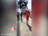 تلاش آتش‌نشانان برای خاموش کردن آتش کامیون‌ها در گمرک دوغارون