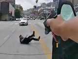شلیک پلیس آمریکا به سمت یک مرد بدلیل بیرون آوردن کاغذ از جیبش...!