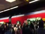 ازدحام مردم در ایستگاه مترو به دلیل نقص فنی (29 آبان 1400)