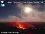 هم زمانی ماه گرفتگی جزیی بر فراز فوران آتشفشان Kilauea در هاوایی