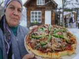 زندگی روستایی آذربایجان - قسمت 12 - پخت پیتزا مارگاریتا خوشمزه و سریع