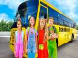 دیانا و روما قوانین اتوبوس مدرسه را با دوستانشان آموزش می دهند