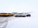 واژگون شدن تریلی کامیون به دلیل بارش برف