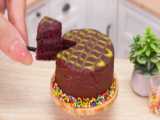 طرز تهیه مینی کیک شکلاتی با تزیین خامه رنگی :: وسایل ریز مینیاتوری