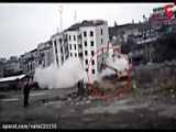 لحظه عجیب و ترس مردم از فرو ریختن یک ساختمان در ترکیه پس از زلزله را ببینید