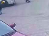 ببینید | لحظه هولناک زیر گرفتن متصدی پارکینگ در آذربایجان بعد از درگیری لفظی