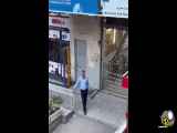 ببینید | صدای شگفت‌انگیز مرد نگهبان؛ آوازخوانی وسط بازار تهران