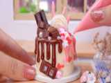 کیک شکلاتی توت فرنگی رنگین کمان - تزیین کیک میوه ای مینیاتوری - کیک و شیرینی