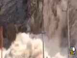 اولین ویدیو از لحظه هولناک ریزش کوه در محور هراز