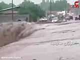 اسیر شدن ماشین ها در سیلاب بزرگراه