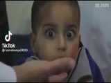 خنده تلخ کودک فلسطینی در میان بمباران اسراییلی ها