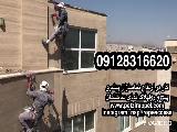 پیچ و رولپلاک سنگ نما ساختمان با طناب بدون داربست در تهران کرج