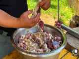 (ویدئو) نحوه کباب کردن 30 کیلو گوشت روی زغال توسط آشپز مشهور روستایی آذربایجانی