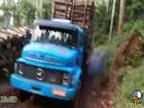 مهارت های رانندگی با کامیون های چوبی خطرناک