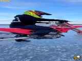 موتور سواری بر روی دریاچه یخ