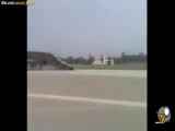 لحظه باز نشدن چرخ جنگنده اف ۵ ایرانی هنگام فرود