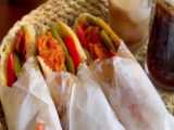 رکورد ساختن ساندویچ سوسیس و دادن به مردم