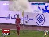 پرتاب نارنجک به سمت فرشاد احمدزاده هنگام زدن ضربه کرنر در دربی استقلال-پرسپولیس