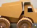 کامیون حمل بار به همراه جعبهی نگهدارنده