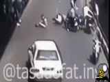 ویدیوی یک حادثه غیرمعمول در پل روشندلان تهران