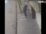 حمله وحشیانه یک سارق به خانم محجبه: تجربه ترسناک یک زن بی‌گناه