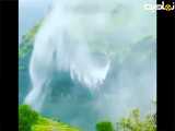 آبشار عجیب خارجیا آب به سمت بالا میپاشه پسره ناپدید شد