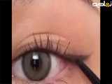 آرایش چشم و انجام میده