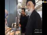 حیرت خانم غرفه دار از حضور بدون پیرایه و ساده برادر امام خامنه ای در نمایشگاه کتاب