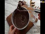 طرز تهیه کیک شکلاتی با تزیین توت فرنگی