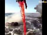 کلیپ حوادث ( ریخته شدن مواد مذاب به دریا و خلق صحنه زیبا از طبیعت )