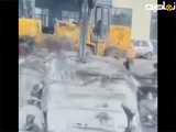 انگار داره کله پاچه پاک میکنه، اسقاط خودرو بصورت مکانیزه